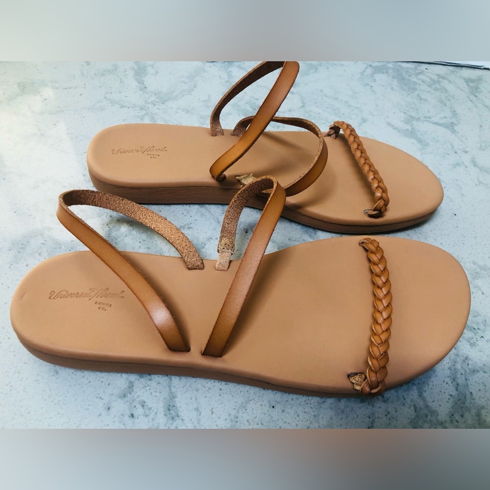 Universal Thread Sandals Size 8 - Picture 2 of 3